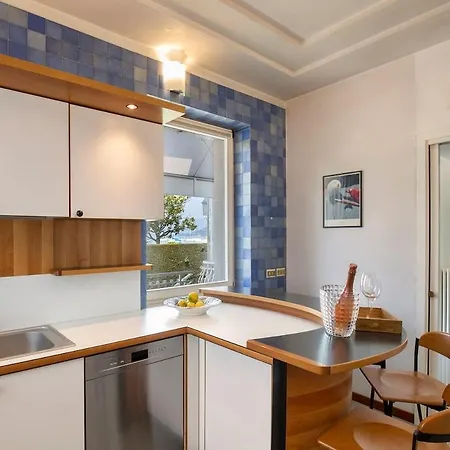 Yachting Lakefront Vila *