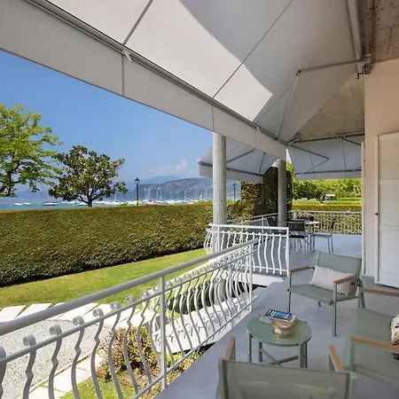 Vila Yachting Lakefront