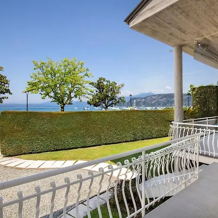 Yachting Lakefront Villa