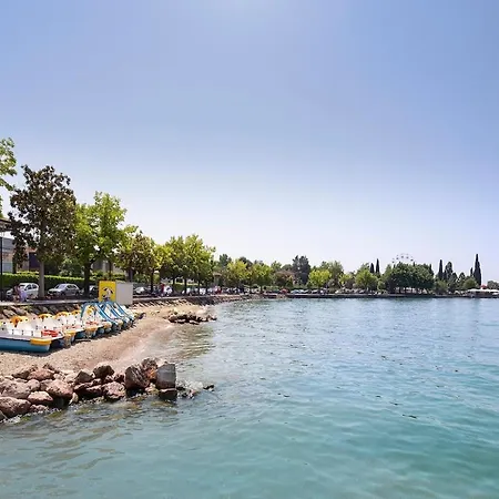 Yachting Lakefront Villa Bardolino